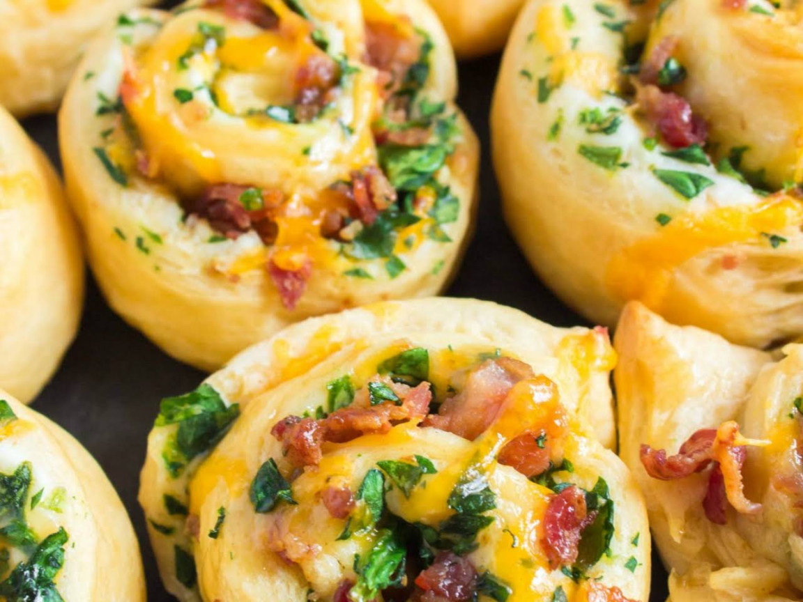 Cheesy Bacon Crescent Roll Ups