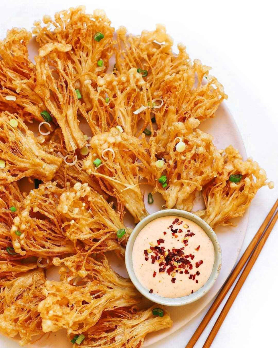 Crispy Enoki Mushrooms with Spicy Mayo