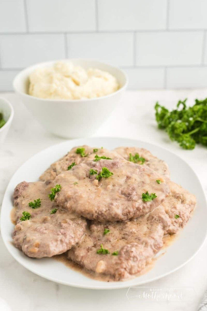 Crockpot Cube Steak with Mushroom Gravy