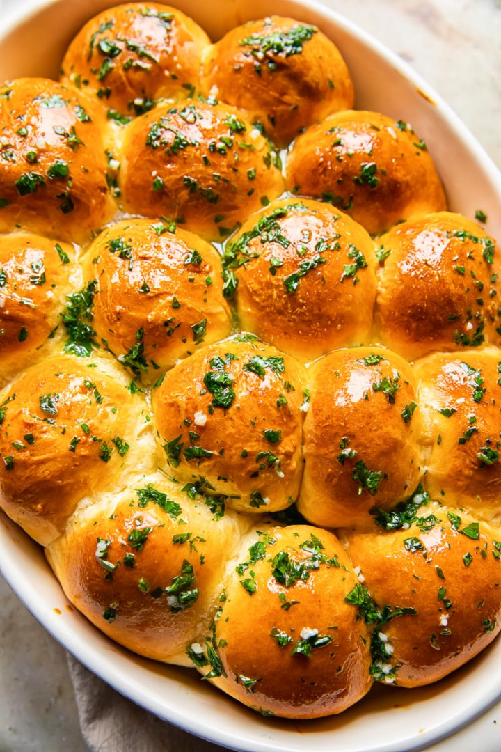 Garlic Butter Dinner Rolls