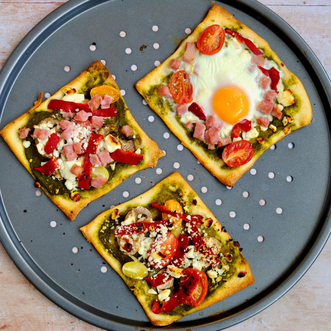 Quick and easy Greek breakfast pizzas with spinach and feta