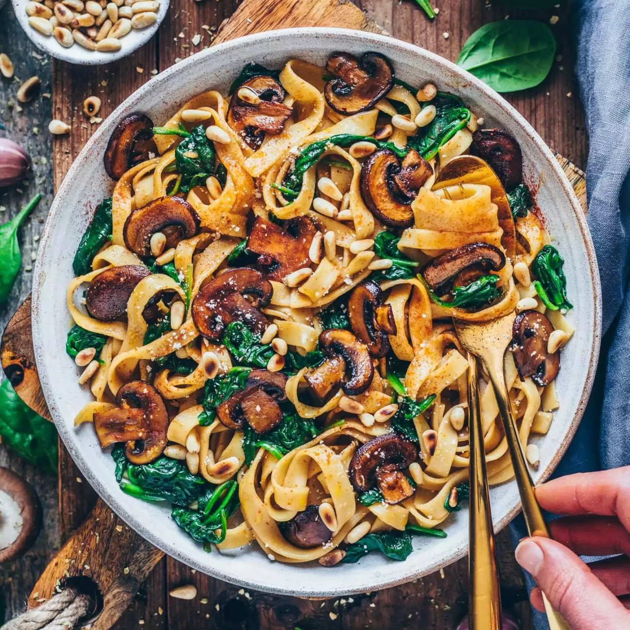 Vegan Mushroom Pasta with Spinach (easy recipe)